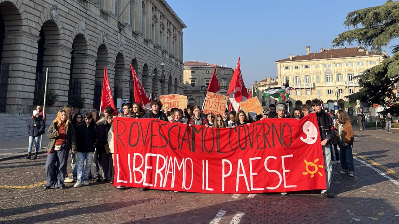 Os estudantes também entraram em greve em Verona: “Este governo limita a nossa liberdade de expressão e criminaliza a dissidência”